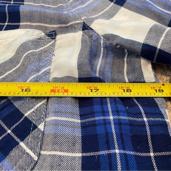 EUC. Women’s Kenneth Cole Blue&White Plaid Shirt. Size L. Button Front. Tab Slvs - Picture 5 of 7